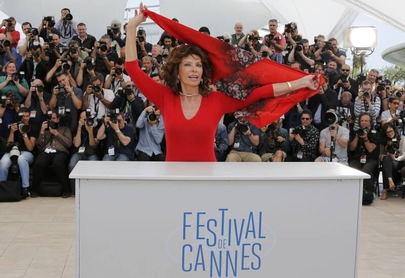 A atriz Sophia Loren,
convidada de honra, posa para os fotógrafos durante o 67º Festival de Cinema de
Cannes
