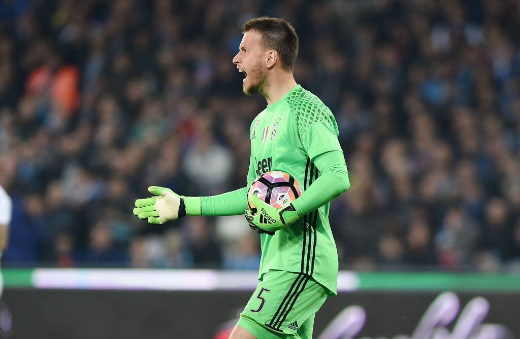 O brasileiro Neto vestirá uma nova camisa na temporada 2017/2018. De saída da Juventus, o goleiro de 27 anos foi contratado pelo Valencia por 7 milhões de euros (R$ 25,7 milhões)