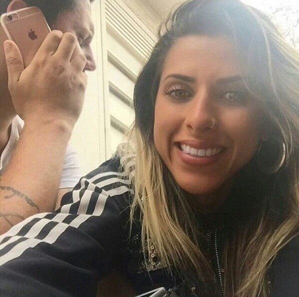 Marcada em todas as publicações em que os dois aparecem juntos, Ana falou sobre o jeitão apaixonado do ex-peão. 

— Lá na sede ele não era tanto assim, não [risos]. Mas ele sempre me trata muito bem, é carinhoso, mostra muito afeto
