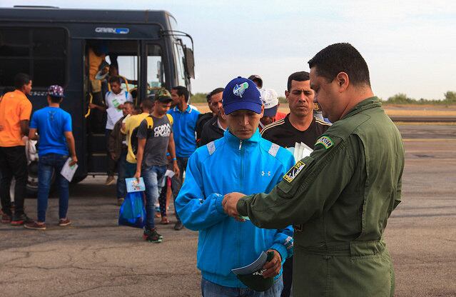 FAB transporta venezuelanos para Manaus (AM) e São Paulo (SP)