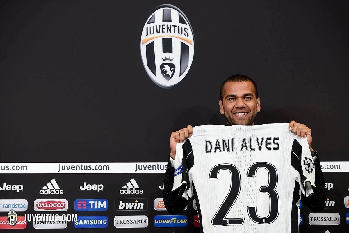 LATERAIS:
Daniel Alvez, Juventus (ITA)
