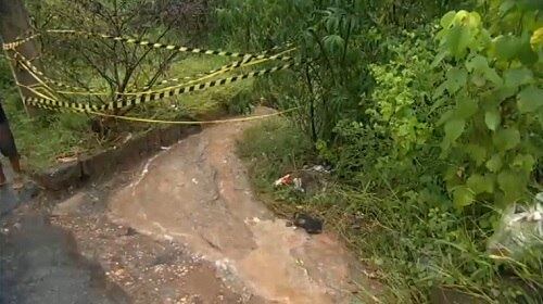 Criança caiu em um bueiro e foi levada pela água