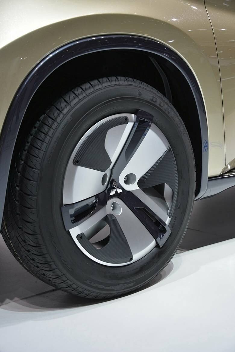 Após o comunicado da Mitsubishi, não se sabe ao certo se a picape feita em parceria com a Fiat virá ao mercado brasileiro. A única certeza é de que o utilitário será produzido a partir de 2016 na fábrica que a Fiat-Chrysler constrói em Goiana (PE). O único modelo confirmado na unidade pernambucana é o jipinho Renegade

Saiba tudo sobre carros! Acesse www.r7.com/carros