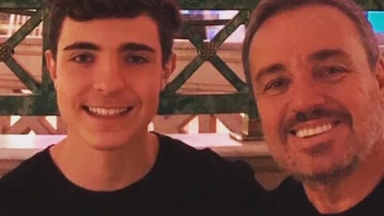 Após perder o voo, a família de Simony precisou passar à noite na casa de João Augusto, filho de Gugu Liberato. No dia seguinte, os brasileiros embarcaram em outro avião, mas compraram as passagens em outra companhia aérea, e tiveram um prejuízo de R$ 18 mil