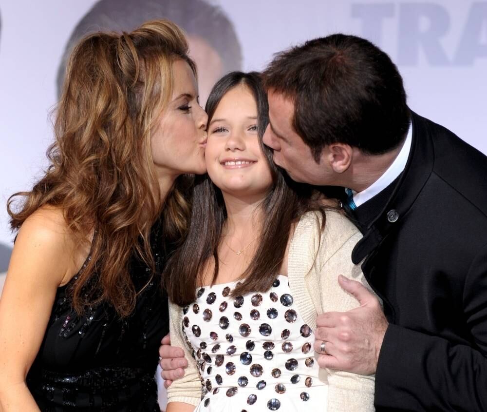 Kelly Preston deu à luz em casa também. A atriz, e mulher de John Travolta, pariu Jett e Ella 