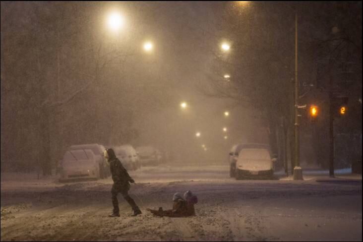 O mau tempo afeta ao menos 22 Estados do país, sendo que 11 deles declararam estado de emergência — o último foi Nova York, neste sábado (23)
