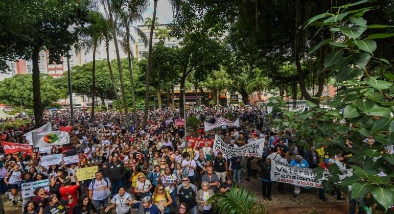Em maio os professores fizeram manifestação em Laranjeiras