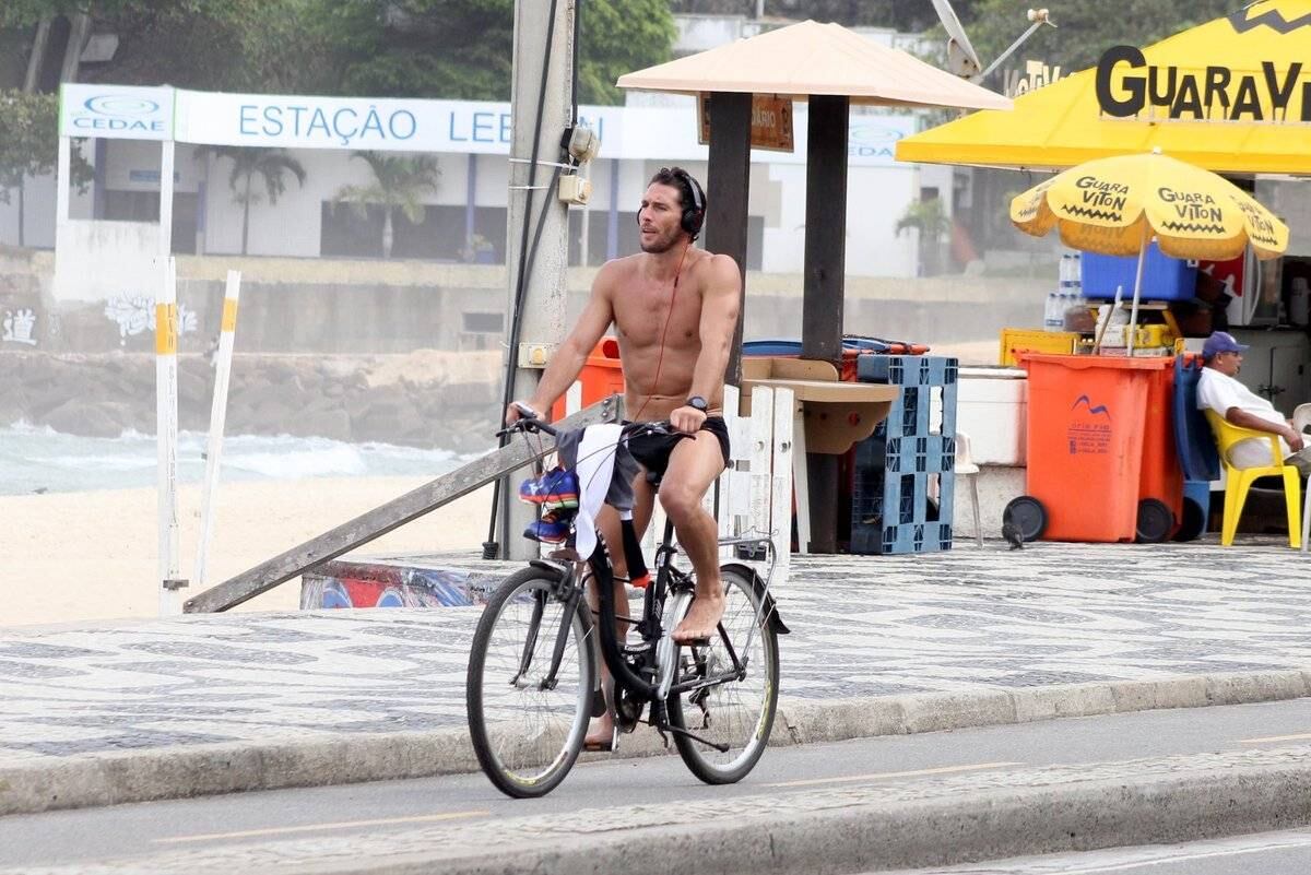 E Flávio também andou de bicicleta na ciclovia da orla