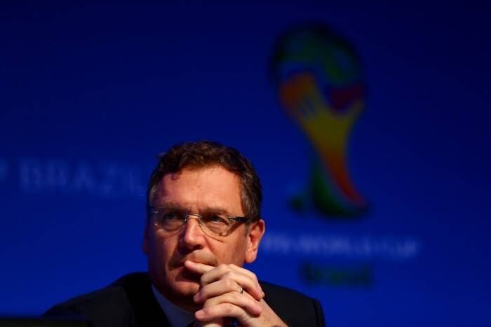 Preocupado com o atraso nas obras, o dirigente da entidade máxima do futebol lembrou a dificuldade de trabalhar sob pressão.
— Sem equipamentos para a mídia e sem as telecomunicações nos devidos lugares nos estádios, vocês vão dizer que nós somos os piores organizadores e que este foi o pior evento. Mas, para instalar o equipamento em um estádio, precisa-se de, no mínimo, 90 dias.