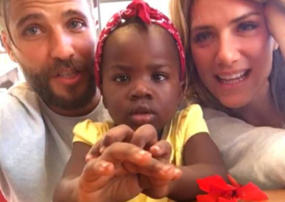 Bruno Gagliasso e Giovanna Ewbank com a pequena Titi