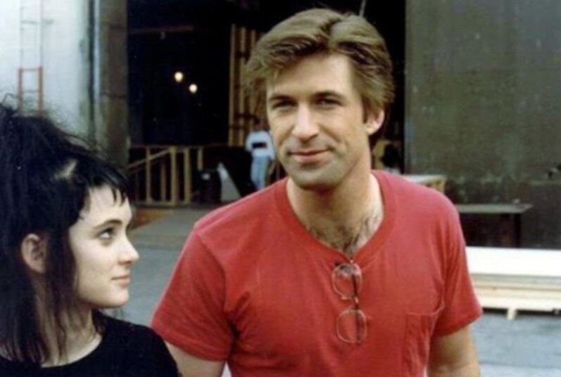 Michael Keanton e Winona Ryder no set de filmagens de Os Fantasmas Se Divertem