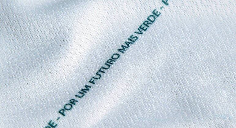 Frase no uniforme causou veto da Fifa à camisa