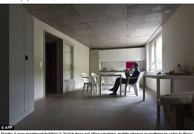 

Um prédio de apartamentos recém-inaugurado na Suíça tem
regras muito restritas e inusitadas. Quem comprar um de seus apartamentos não
poderá fumar, utilizar perfume, celular ou qualquer produto elétrico. A ideia é
fornecer um local para pessoas hipersensíveis a produtos químicos e atividades eletromagnéticas.
As informações são do site Daily Mail

