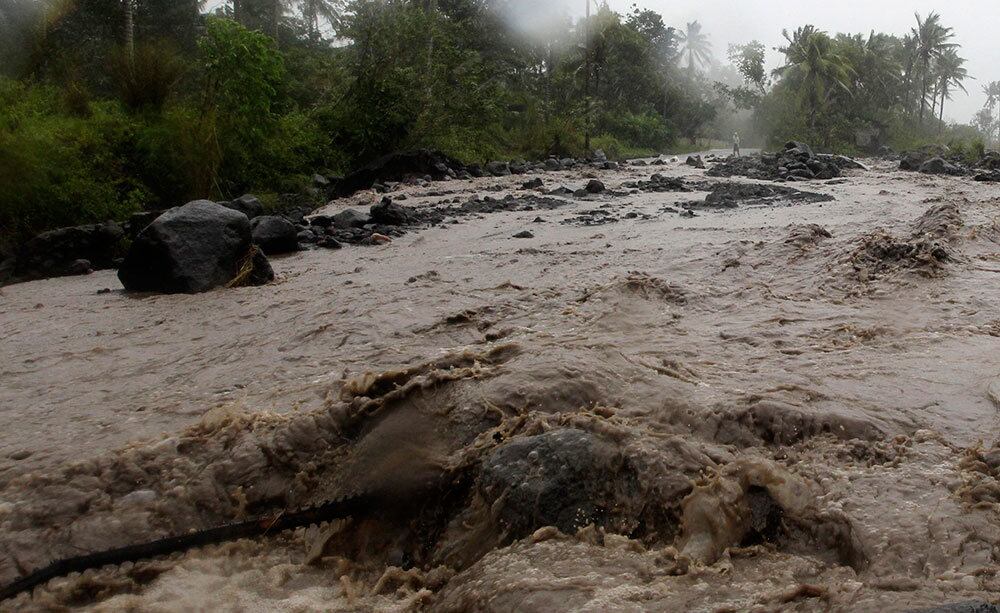 Embora a intensidade da tempestade tenha reduzido, e os ventos
diminuíram de 185 km/h para 140 km/h nas últimas 24 horas, o Conselho
Nacional de Gestão e Redução de Risco de Desastres advertiu que o Ruby, o
nome local, ainda é perigoso e os cidadãos devem manter as precauções