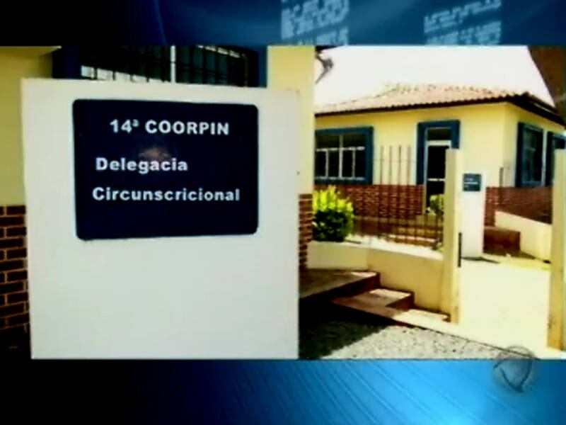 Os detentos fugiram após serrarem as grades das celas e de uma porta lateral da delegacia