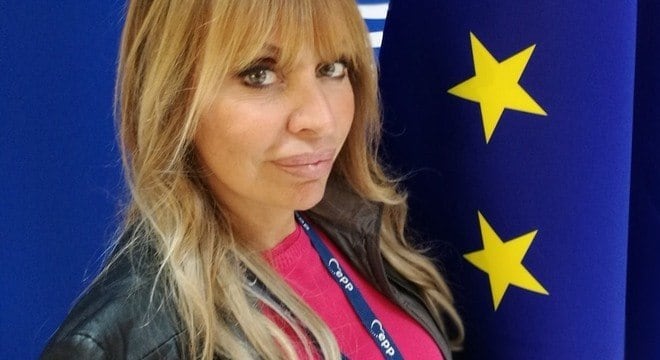 Alessandra Mussolini diz ter recebido encomenda com insultos