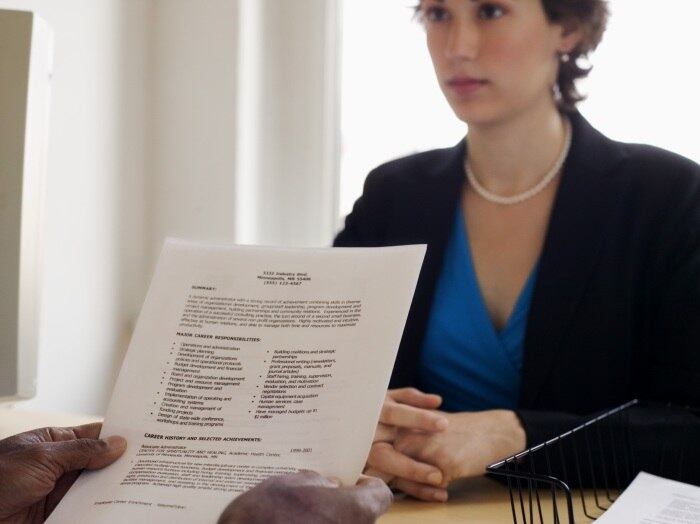 Candidato deve ter conhecimento inglês. Há vagas para estagiários, analistas e assistentes