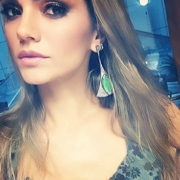 

Ao contrário do que parece, a cantora jura que existem sim
diferenças entre elas.



— O que temos da mais diferente? O corpo. O formato do nosso
corpo é bem diferente. O corpo dela é mais curto, as pernas são mais compridas
o que a faz mais elegante do que eu

+ Quer saber tudo sobre o Programa da Sabrina? Siga o perfil no Twitter

+ A atração da japa mais famosa do Brasil também está no Facebook. Curta!
