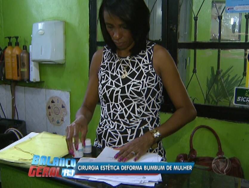 Elisangela registou queixa e entregou o laudo do IML
na delegacia, mas ainda não obteve retorno. Após
denúncia à reportagem da Rede Record, a Polícia Civil afirma estar apurando o caso