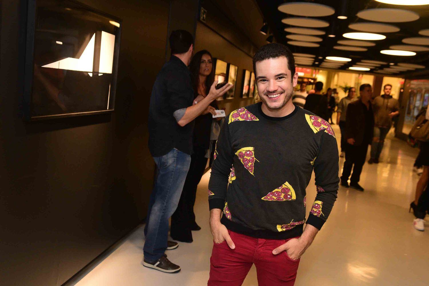 Pré-estreia de Travessia reuniu famosos no Shopping Frei Caneca, em São Paulo