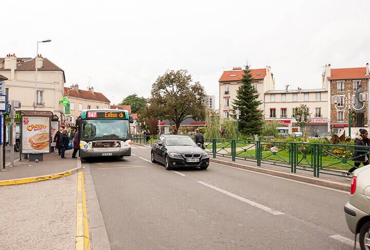 Sevran ocupa uma área de apenas 7,2 km² e tem cerca de 52 mil moradores.