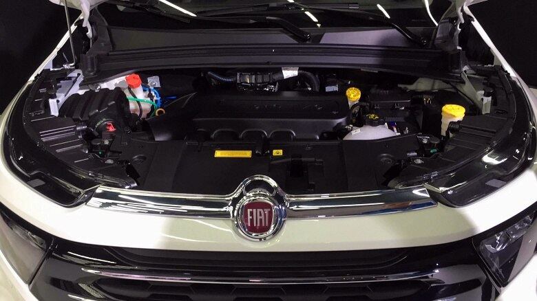 Após anos sem grande mudanças, o motor 1.8 passa a ter coletor de admissão e comando duplo variáveis, o que permitiu à engenharia da Fiat elevar o torque e a potência, que chega a 139 cv — tem 8 cv a mais que no Jeep Renegade