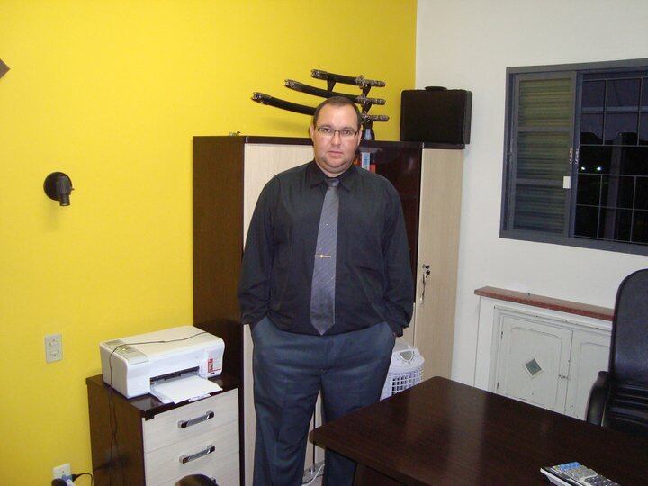 Navas
atuou no processo que investigou a morte do vereador Evaldo José Nalin, de
Analândia, assassinado em sua casa, em outubro de 2010. Ele defendeu um dos
acusados do assassinato, André Picanto, que morreu em acidente na rodovia
Castelo Branco, em 2011