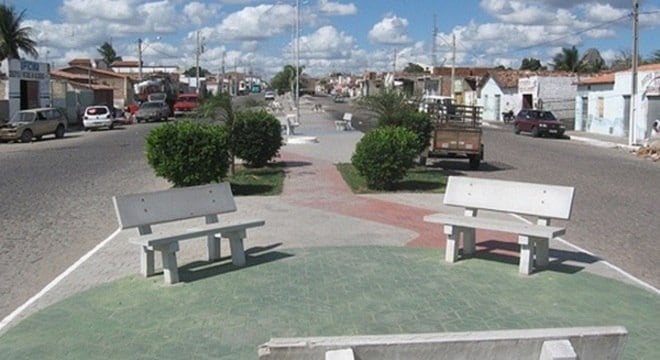 O suspeito foi conduzido à delegacia local