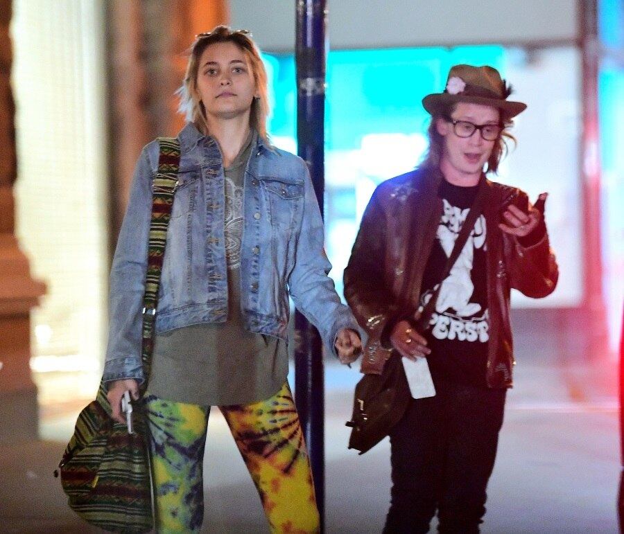 Macaulay é o padrinho de Paris, já que o ator era muito amigo de Michael Jackson
