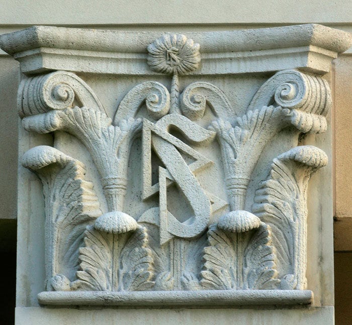 Os atores Tom Cruise, John Travolta e Juliette Lewis, o cantor Beck
estão entre os cientologistas mais conhecidos. Contudo, "eles não
corriam nenhum risco de ver seus filhos trabalhando ou fazendo qualquer
outra coisa que a igreja não quisesse que vissem", ressalta Jenna
Miscavige