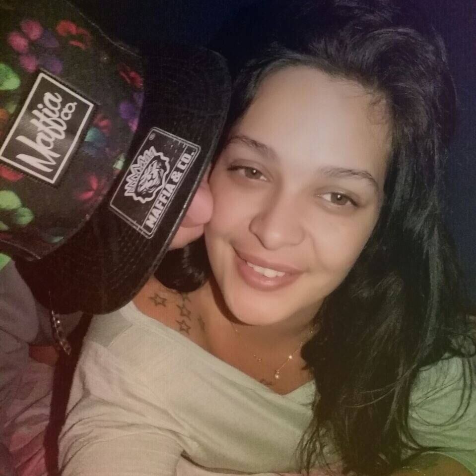 No último fim de semana, o engenheiro ia ficar na casa da namorada, mas quando entrou no quarto, ele encontrou um adolescente de 16 anos – amante de Juciene