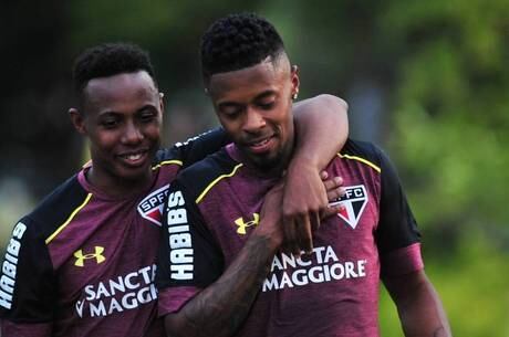 Wellington e Michel Bastos participam de treino no São Paulo