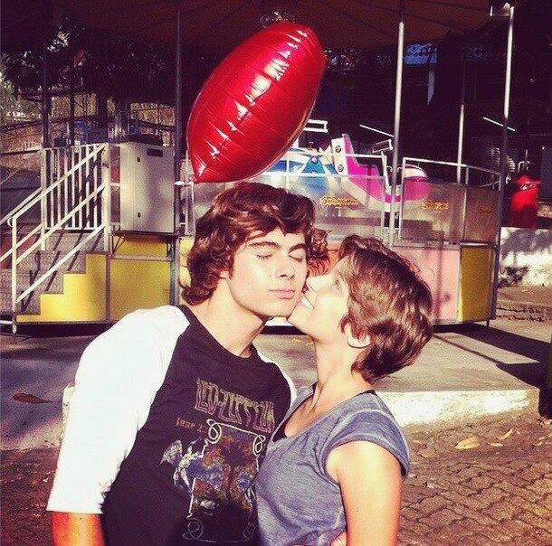 No ar em Malhação, Rafael Viti e Isabella Santoni vivem um par romântico. Na vida real, eles afirmam que são só amigos, mas vivem grudados 