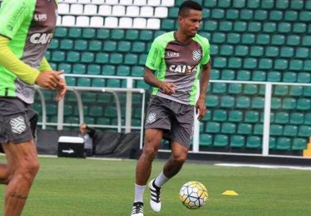 Renato Augusto é um dos volantes do elenco do Figueirense
