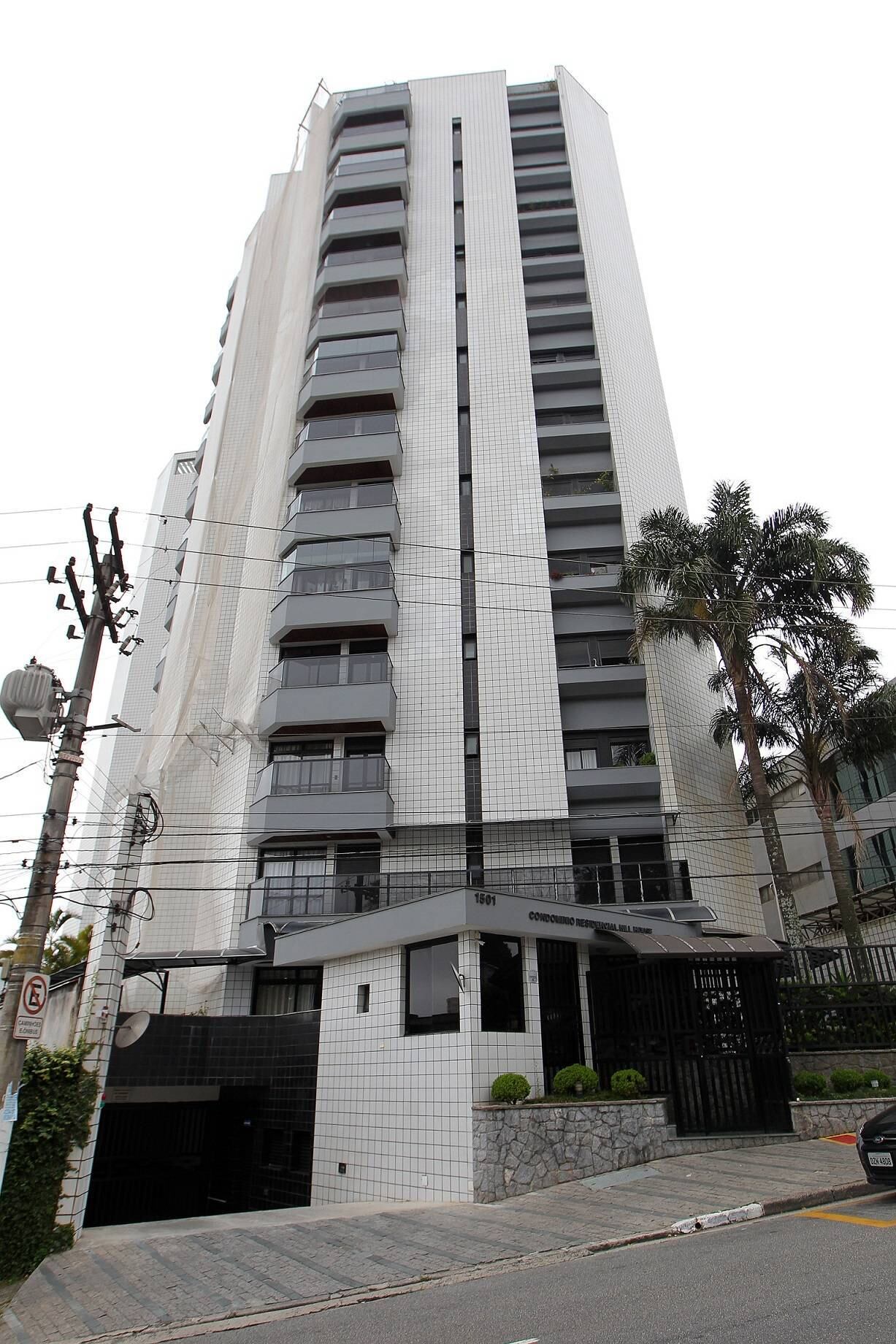 O Ministério Público Federal sustenta que Lula simulava o pagamento de aluguéis para omitir a real propriedade da cobertura vizinha à dele. O petista nega as acusações