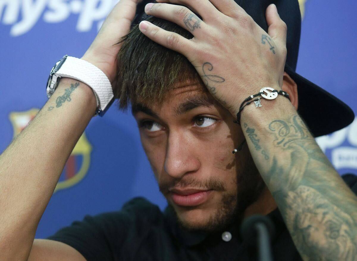 

Neymar fez questão
de ressaltar o ótimo momento que ele vive ao lado do argentino e ainda disse que
é mais fácil de jogar ao lado dele