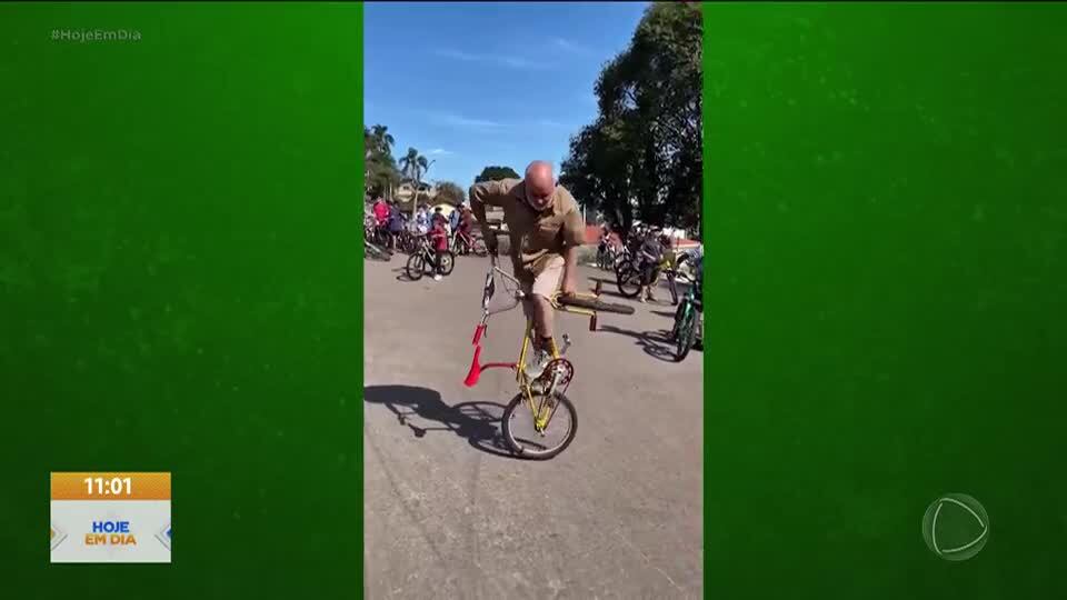 Personagens do Brasil: Conheça a história do ‘Véi da Bike’, homem que conquistou as redes sociais