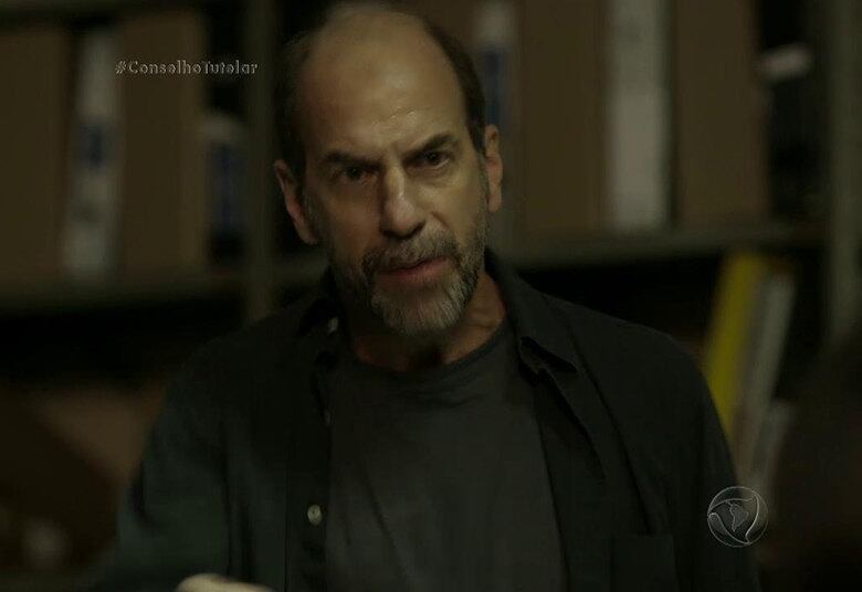 Abalados com os últimos acontecimentos, os conselheiros desanimam e pensam em desistir da profissão. Sereno lembra a todos que existem muitas crianças precisando da ajuda dele. Não perca as próximas emoções de Conselho Tutelar!