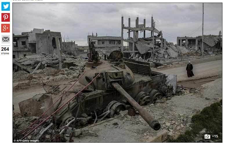 Nas ruas, é possível ver restos
de um tanque enferrujado, e construções reduzidas a escombros depois de meses
de bombardeio. Atualmente, elas servem de abrigo temporário a quem sobreviveu