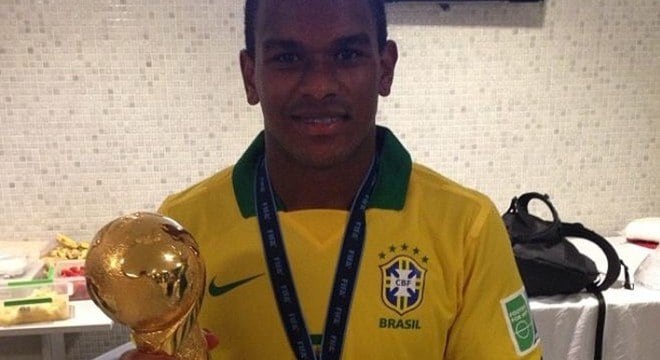 Robson trabalhava para Fernando. Levou os remédios para sogro do jogador