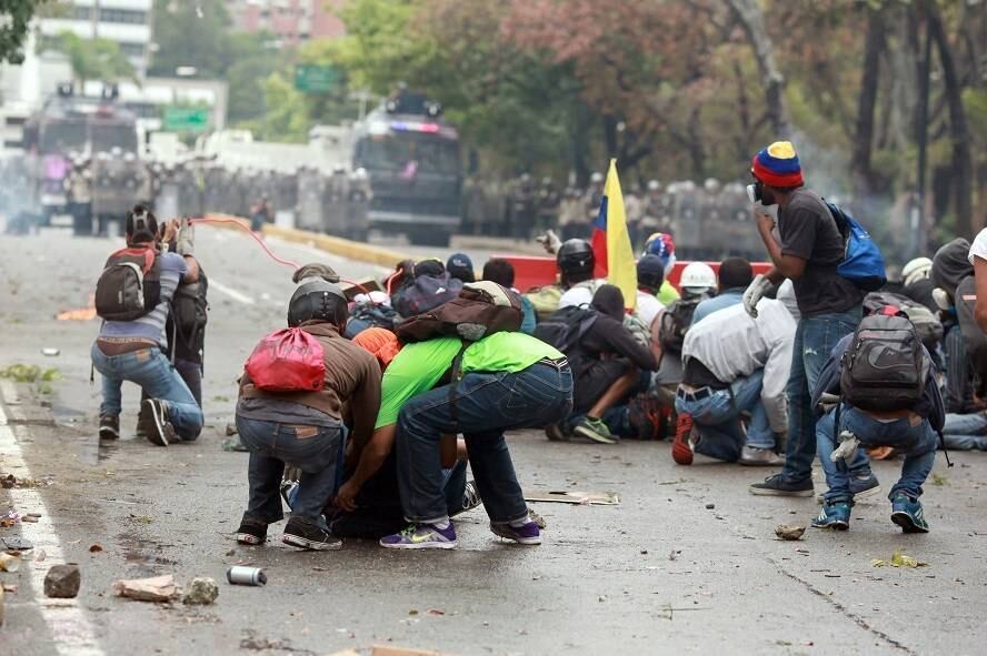 Alguns jornalistas e fotógrafos também foram atacados