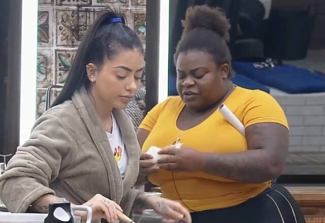 Jojo novamente ficou estressada, mas dessa vez, com Mirella. A peoa fez uma quantidade muito grande de doce e nem todos comeram. As duas discutiram na cozinha por causa do desperdício de comida. "Não estou falando só de você, é no modo geral", explicou Jojo. Elas foram protagonistas de outas discussões mas, no fim, conseguiram se entender 

Acompanhe A Fazenda 12! O reality vai ao ar de segunda a sexta-feira logo após a novela Jesus; aos sábados, depois do Cidade Alerta e, aos domingos, após o Domingo Espetacular!
