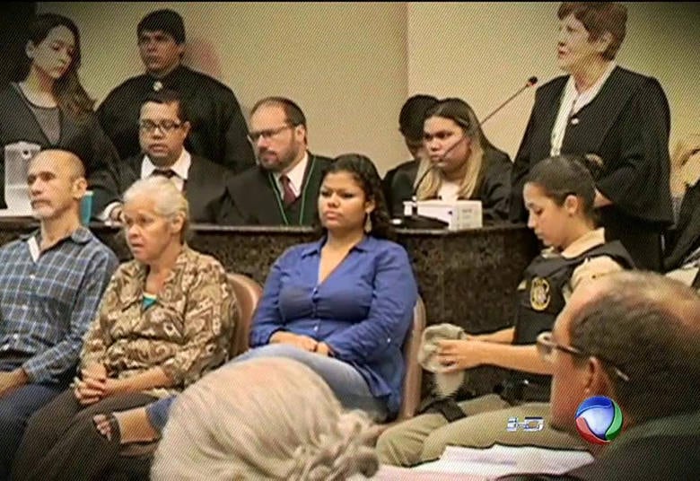 O capítulo final dessa história de
horror está previsto para acontecer ainda este ano. Jorge, Bruna e Isabel serão
julgados pelas mortes de Gisele e Alessandra. O triângulo amoroso é acusado por
duplo homicídio triplamente qualificado, além de estelionato, falsidade
ideológica, uso de documentos falsos e ocultação de cadáver

• VÍDEO: Canibais de Garanhuns contam detalhes de como matavam e consumiam a carne das vítimas
• No R7 Play você assiste ao Repórter Record Investigação quando e onde quiser. Experimente!
