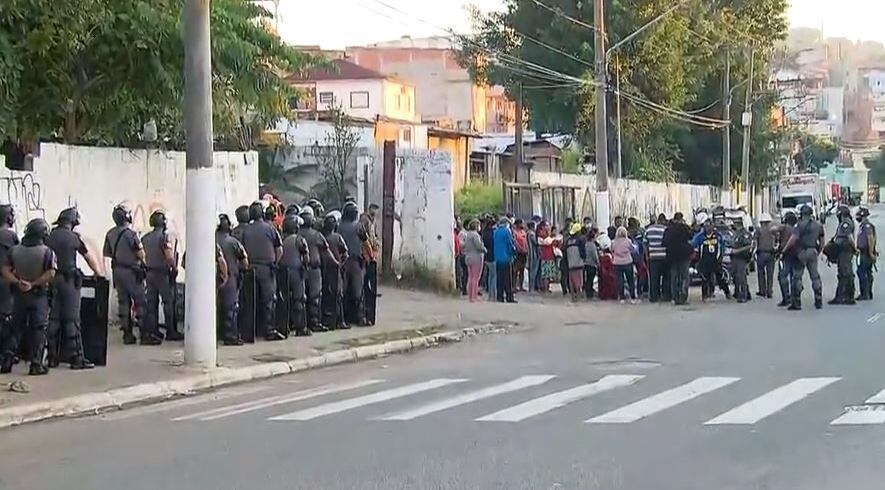 PM cumpre reintegração de posse de terreno na zona norte de São Paulo