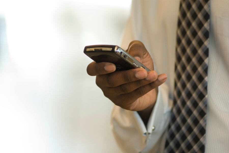 Estudantes podem enviar textos por foto ou digitados através de aplicativos