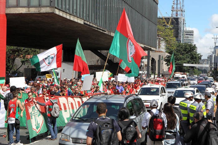 Apesar do trânsito formado na região, o protesto foi pacífico e nenhuma confusão foi registrada