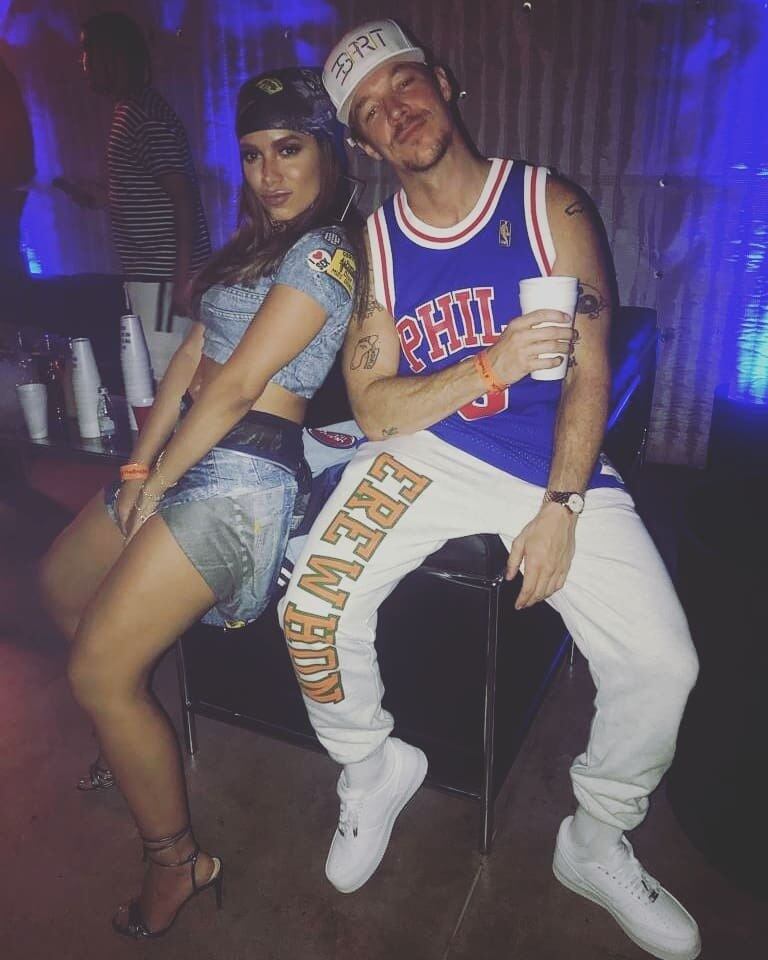 A Poderosa passou por Los Angeles e se encontrou com o músico Diplo, parceiro na música Sua Cara, que também conta com Pabllo Vittar


E mais: Anitta canta com Camila Cabello em
show e ganha elogio