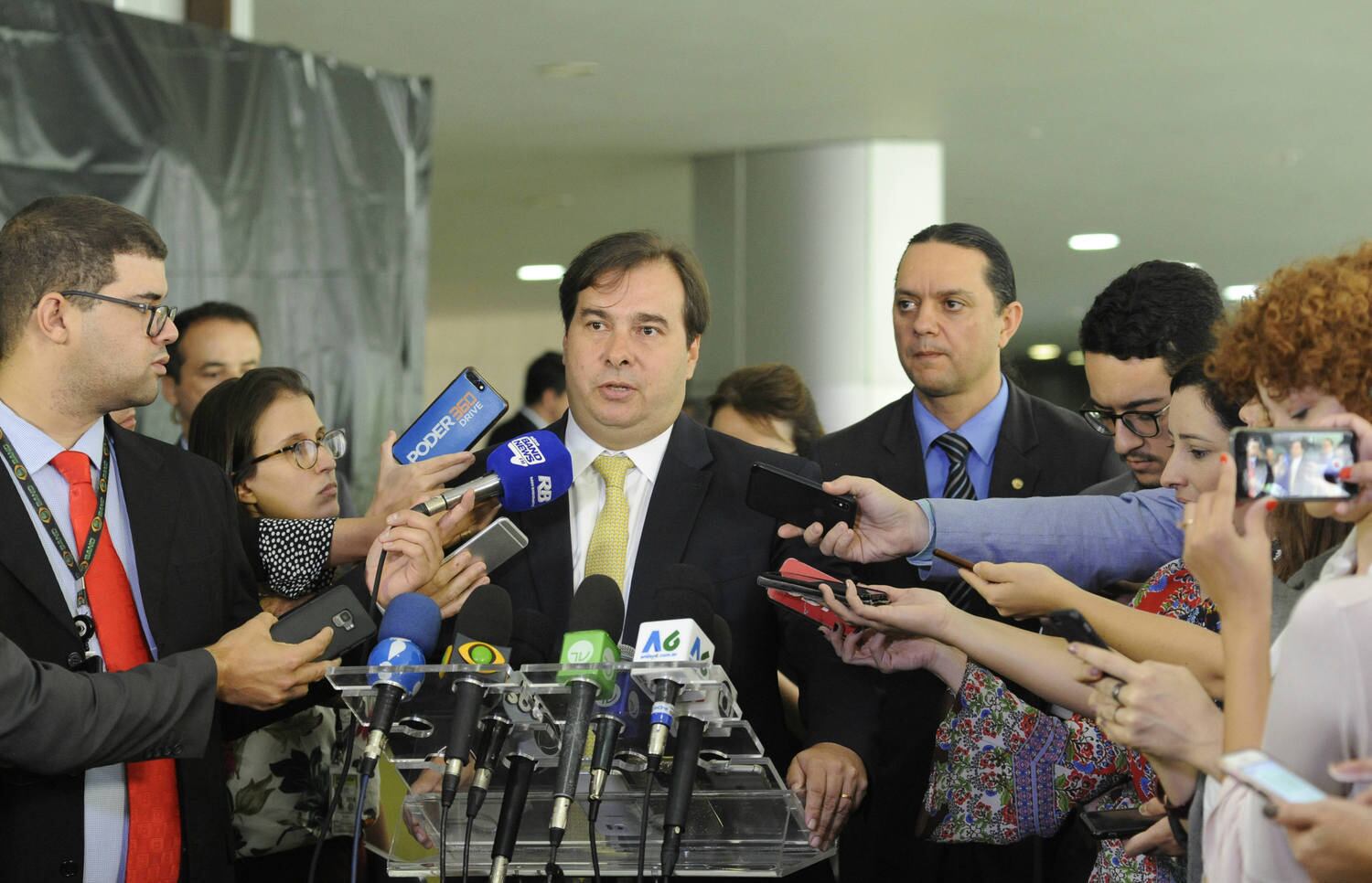 Rodrigo Maia diz que aprovação de PEC não foi política
