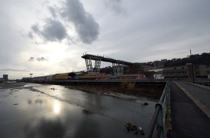 Quase seis meses após o desabamento que deixou 43 mortos, a ponte Morandi — em Gênova, na Itália — começa a ser demolida nesta sexta-feira (8) para uma obra de reconstrução. As informações são da agência de notícias Reuters