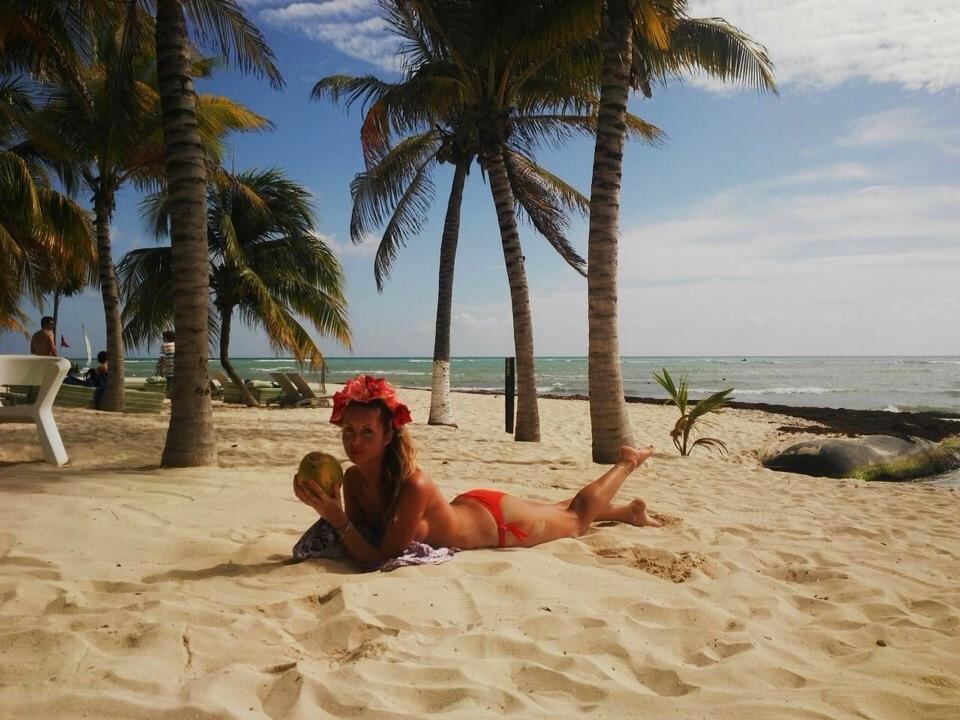 Hostess de uma casa noturna em Ibiza, Vasileva conta que os três consumiram ecstasy e vodca.